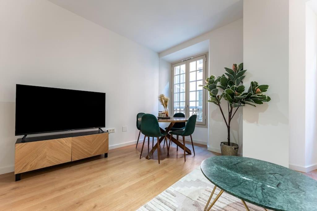Апартаменты Premium Flat In Malaga Center With Free Parking Экстерьер фото