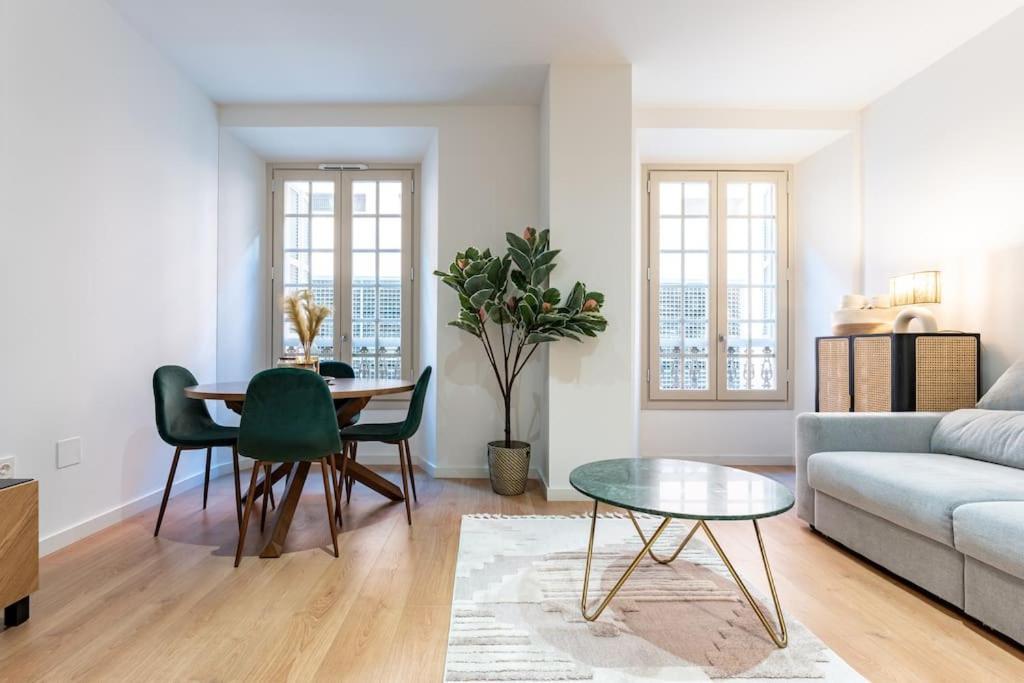 Апартаменты Premium Flat In Malaga Center With Free Parking Экстерьер фото